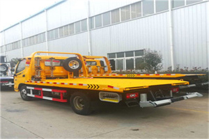 安化附近拖车救援搭电